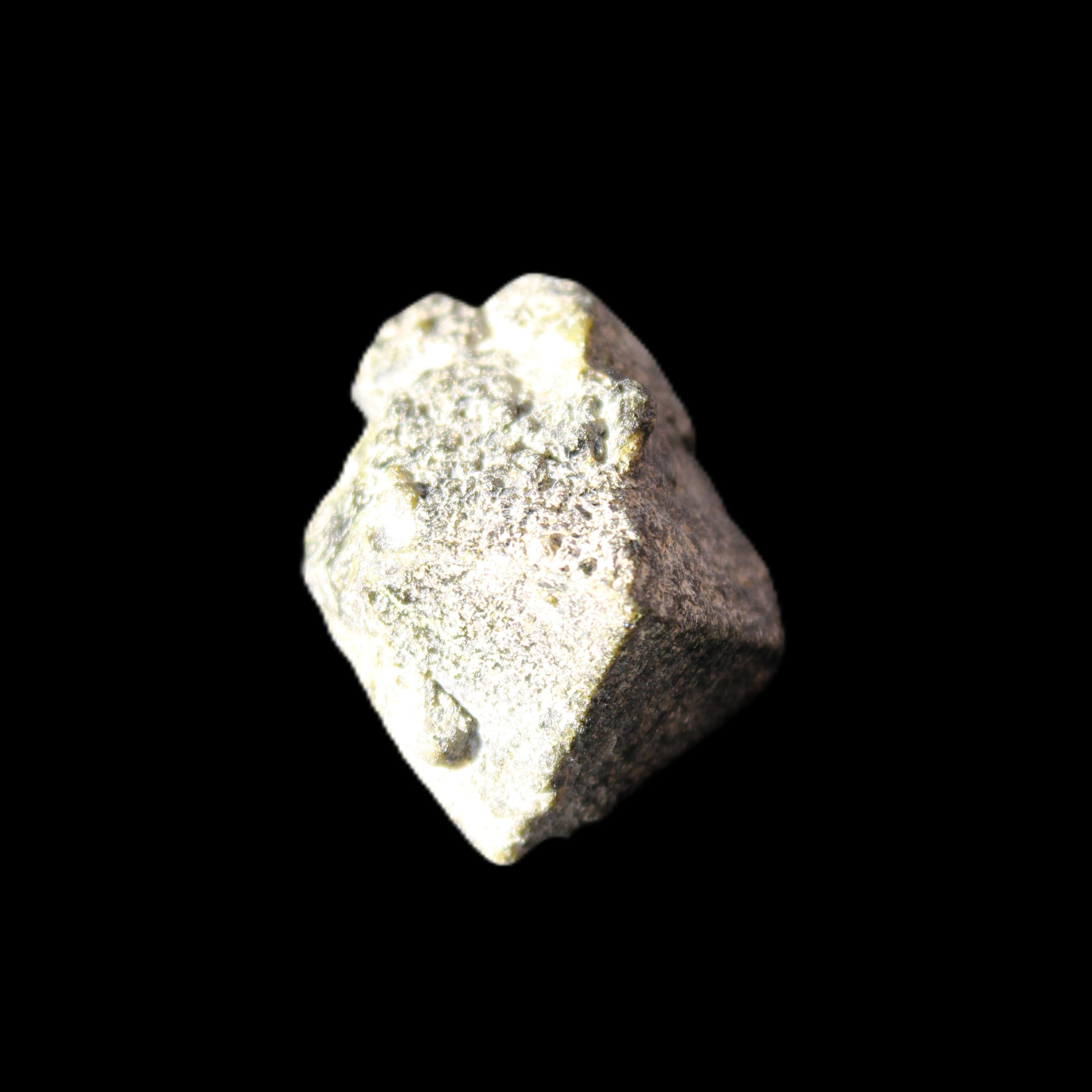 Magnetic Epidote irregular octahedral crystals 25mm 15-16g in sunlight - Rocks and Things Store