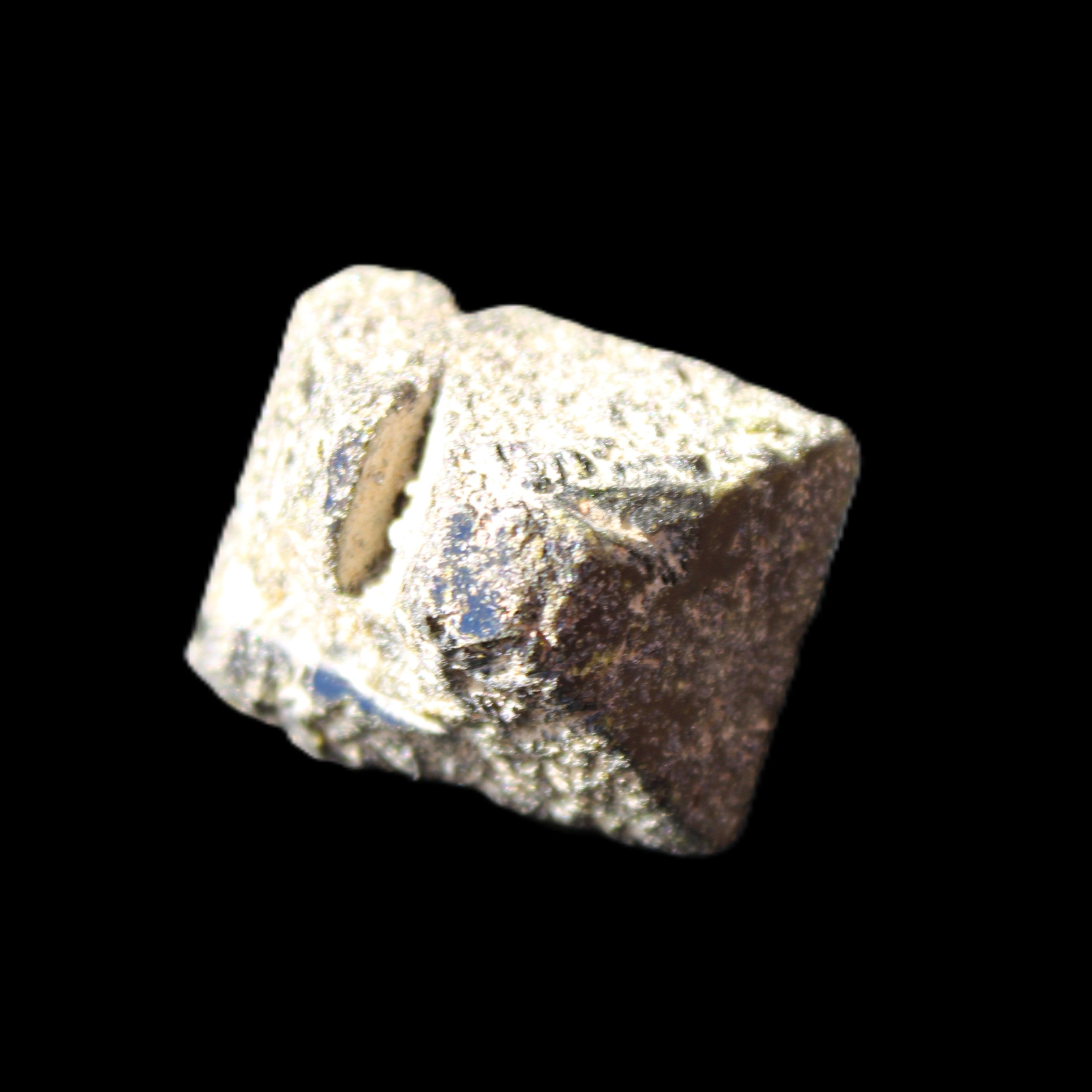 Magnetic Epidote irregular octahedral crystals 25mm 15-16g in sunlight - Rocks and Things Store