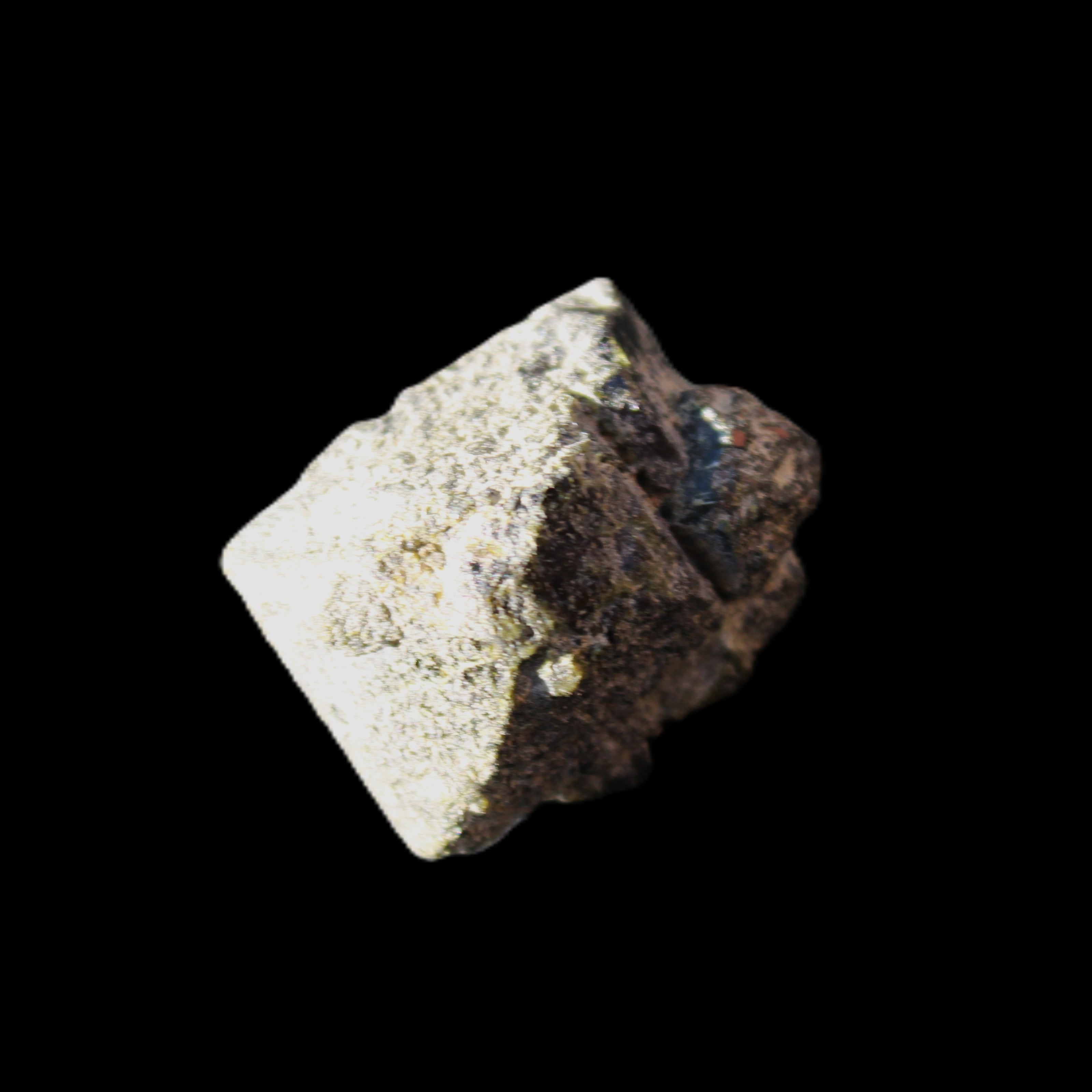 Magnetic Epidote irregular octahedral crystals 25mm 15-16g in sunlight - Rocks and Things Store