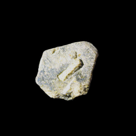 Magnetic Epidote irregular hexagon crystals 21mm 4/5g in sunlight - Rocks and Things Store