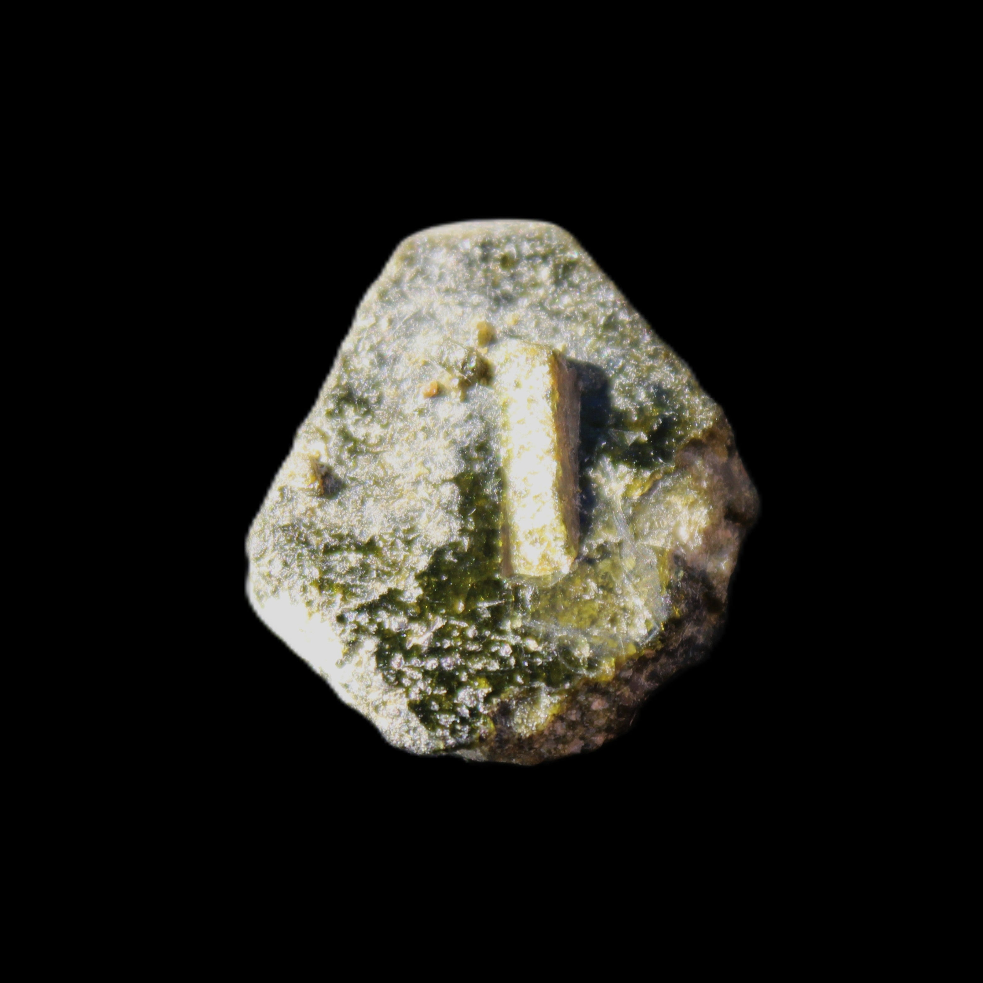 Magnetic Epidote irregular hexagon crystals 21mm 4/5g in sunlight - Rocks and Things Store