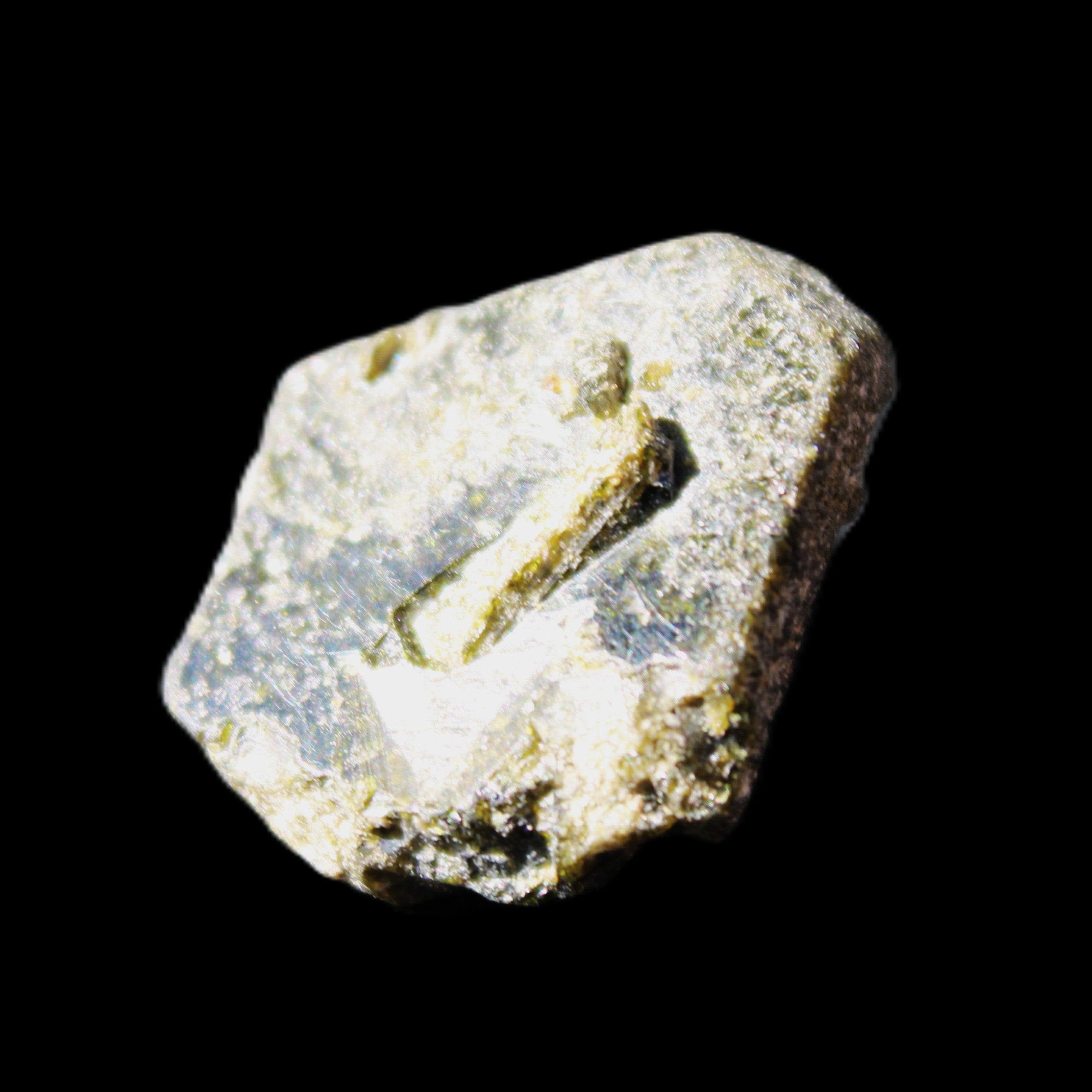 Magnetic Epidote irregular hexagon crystals 21mm 4/5g in sunlight - Rocks and Things Store