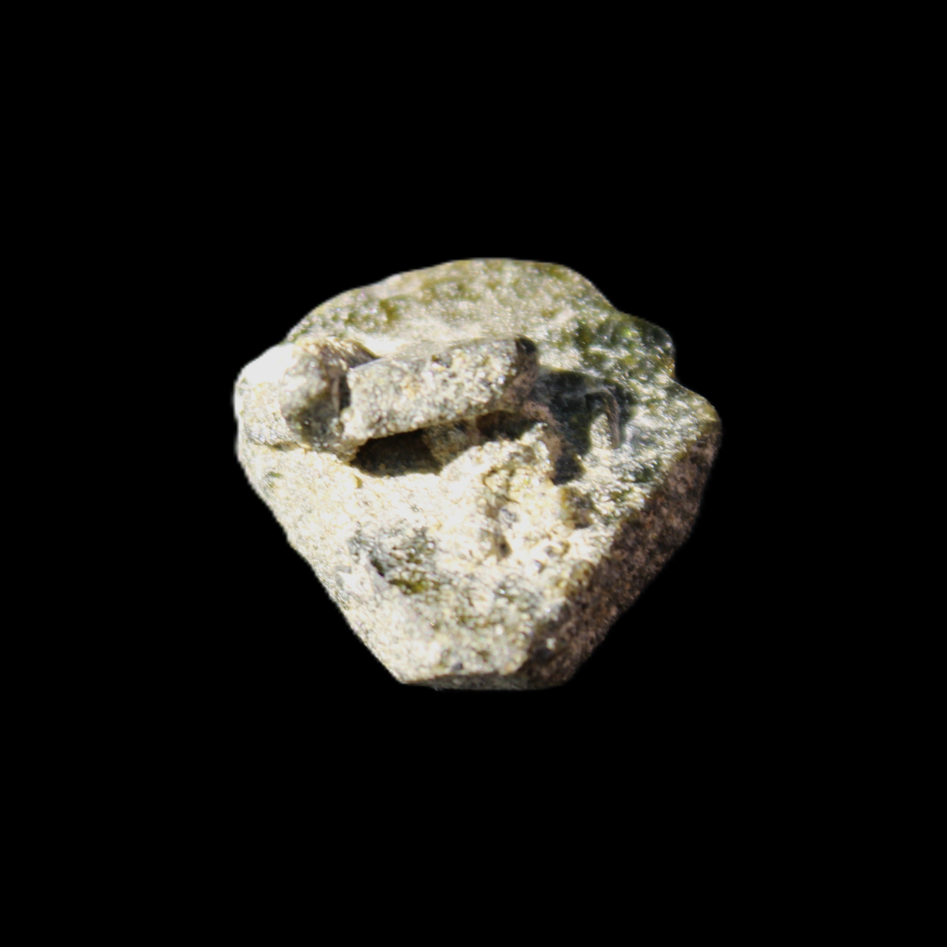 Magnetic Epidote irregular hexagon crystals 21mm 4/5g in sunlight - Rocks and Things Store