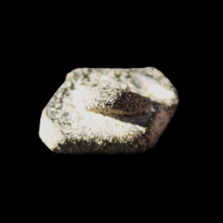 Magnetic Epidote irregular hexagon crystals 21mm 4/5g in sunlight - Rocks and Things Store