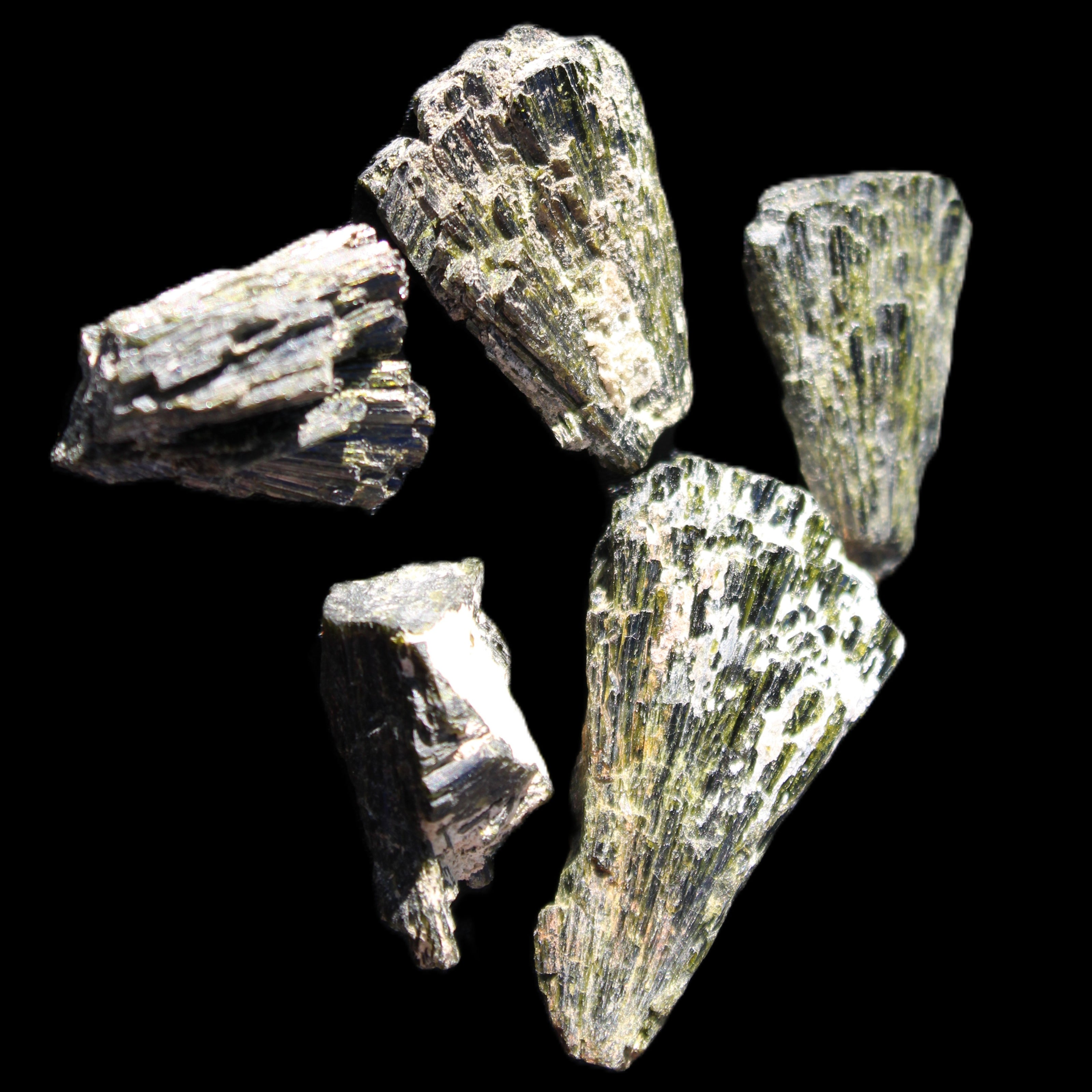 Epidote 5 floral crystal clusters 22-38mm 32.7g in sunlight - Rocks and Things Store