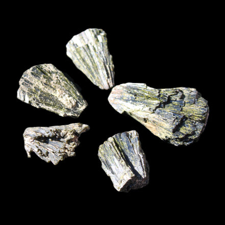 Epidote 5 floral crystal clusters 22-38mm 32.7g in sunlight - Rocks and Things Store