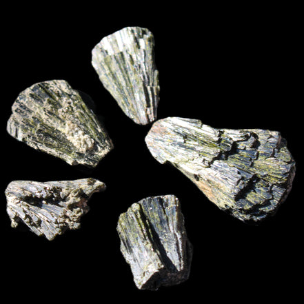 Epidote 5 floral crystal clusters 22-38mm 32.7g in sunlight - Rocks and Things Store