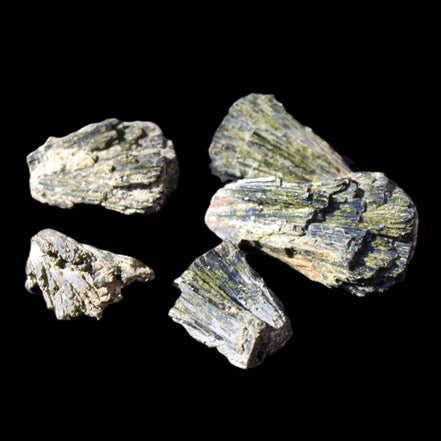 Epidote 5 floral crystal clusters 22-38mm 32.7g in sunlight - Rocks and Things Store