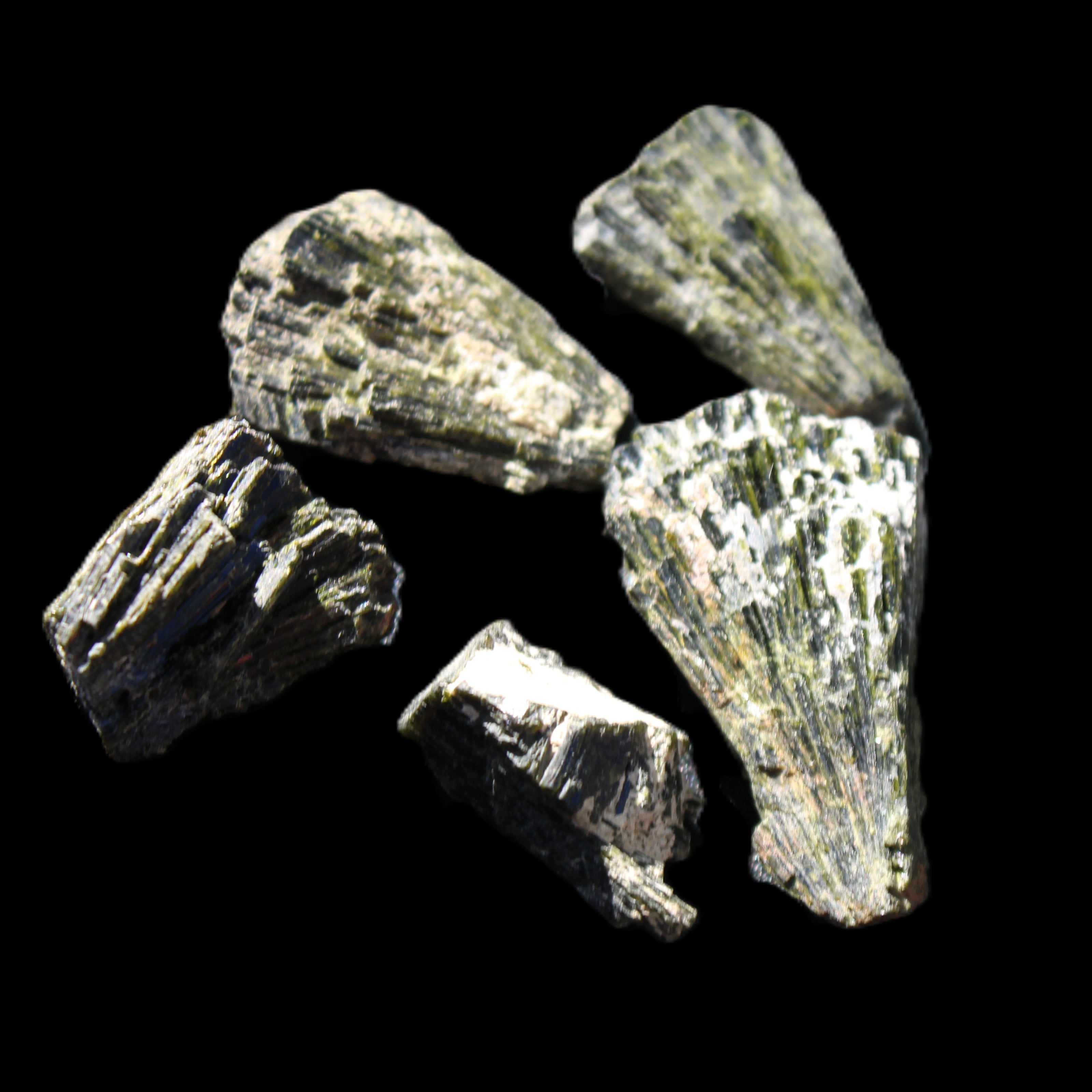 Epidote 5 floral crystal clusters 22-38mm 32.7g in sunlight - Rocks and Things Store