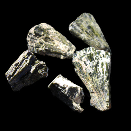 Epidote 5 floral crystal clusters 22-38mm 32.7g in sunlight - Rocks and Things Store