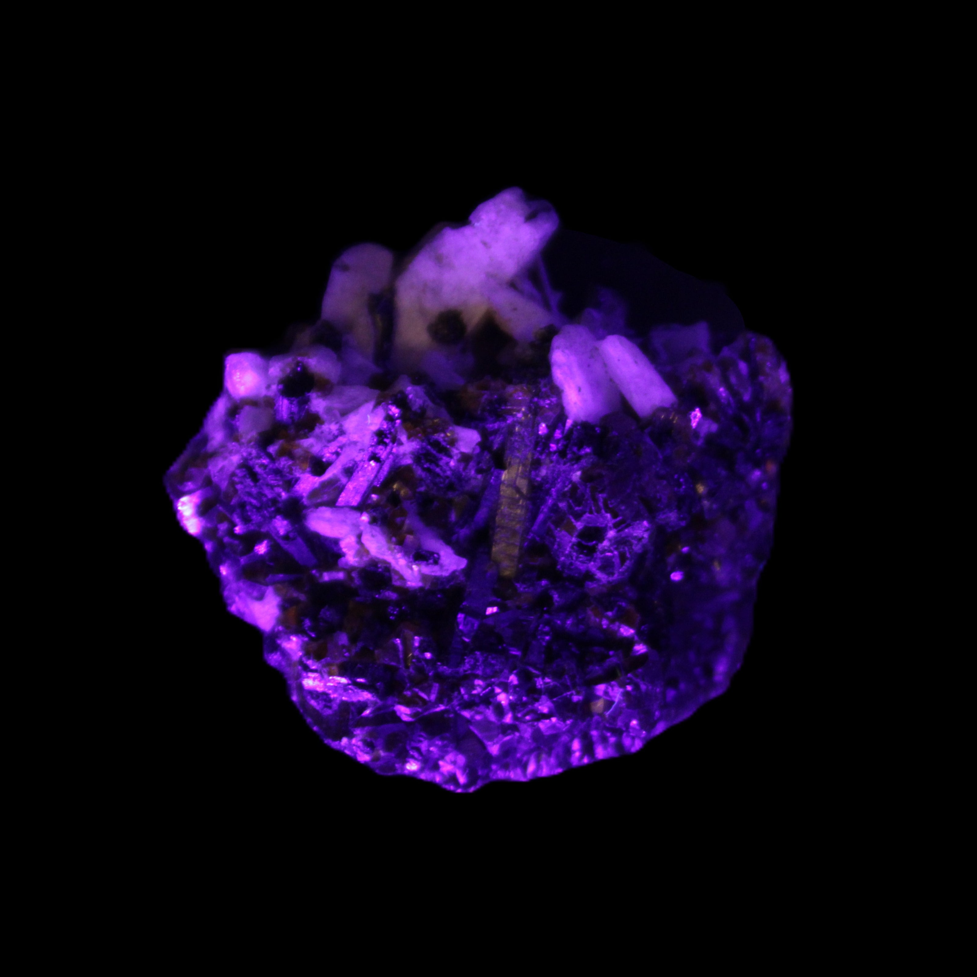 Red Zircon, Spessartine, Tourmaline on Epidote & Feldspar specimen 28*25*28mm 21g in UV light - Rocks and Things Store