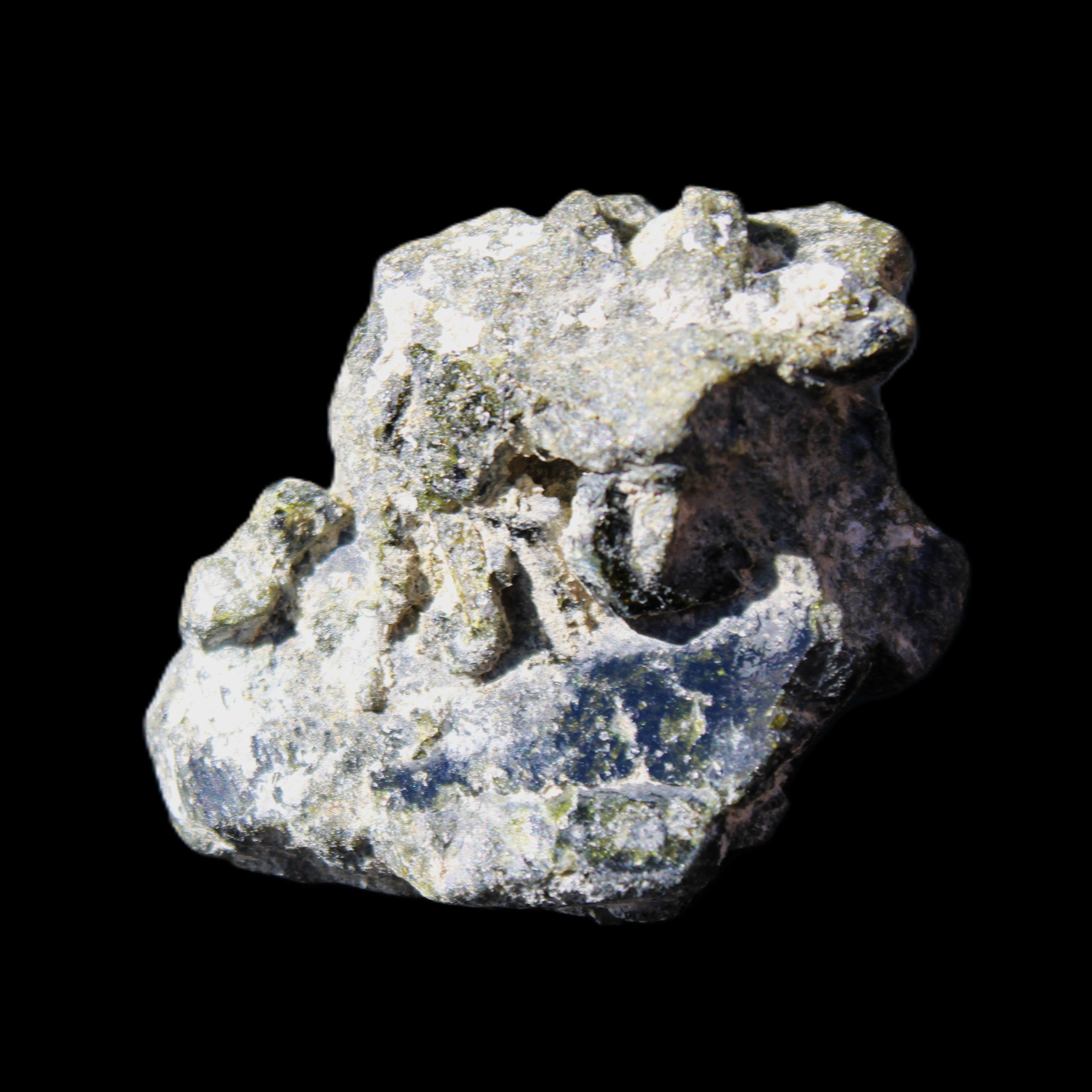 Magnetic Epidote irregular hexagon crystal cluster 37-42mm 30-36g in sunlight - Rocks and Things Store