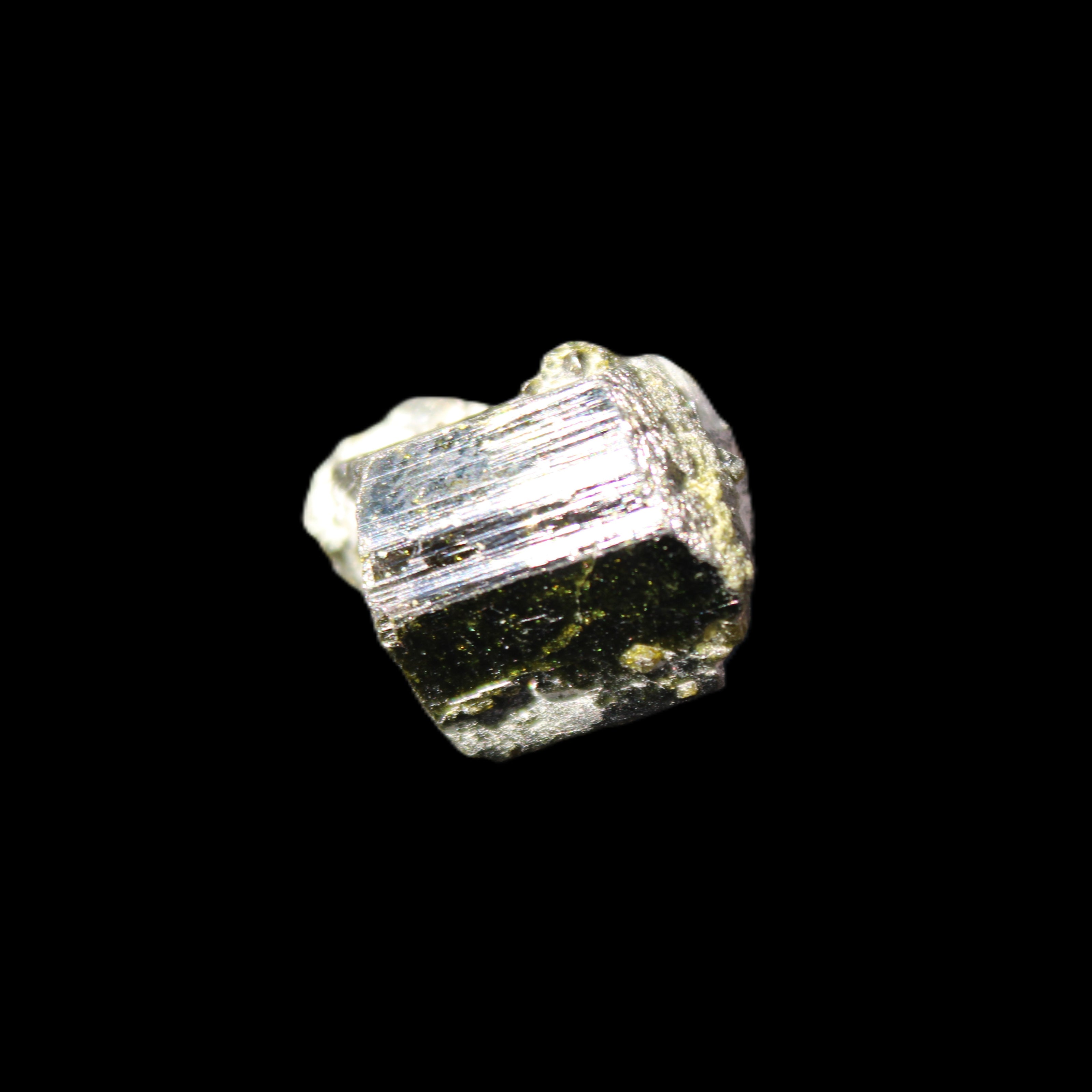 Magnetic Epidote glossy irregular hexagon crystal 20mm 9-11g in sunlight - Rocks and Things Store