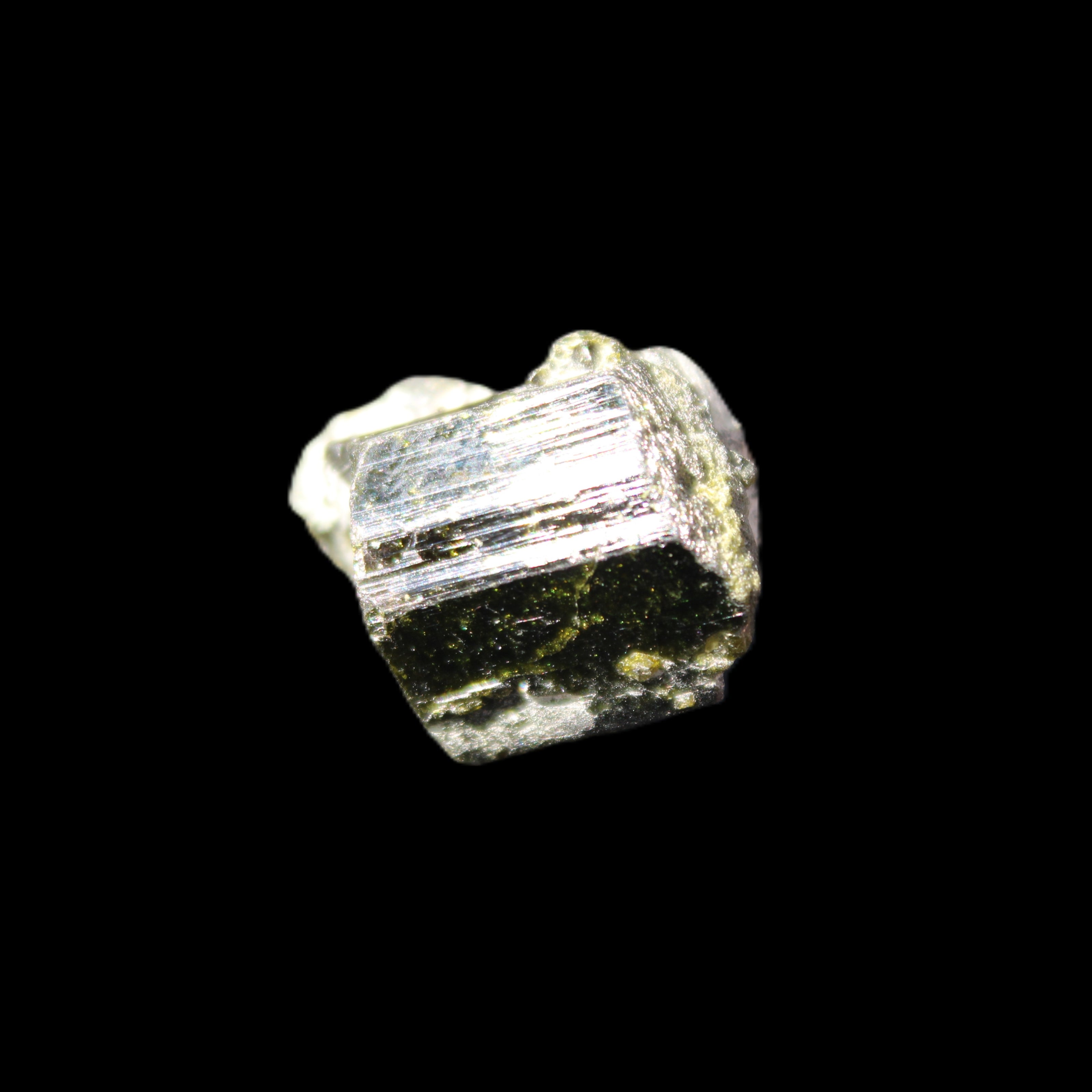 Magnetic Epidote glossy irregular hexagon crystal 20mm 9-11g in sunlight - Rocks and Things Store