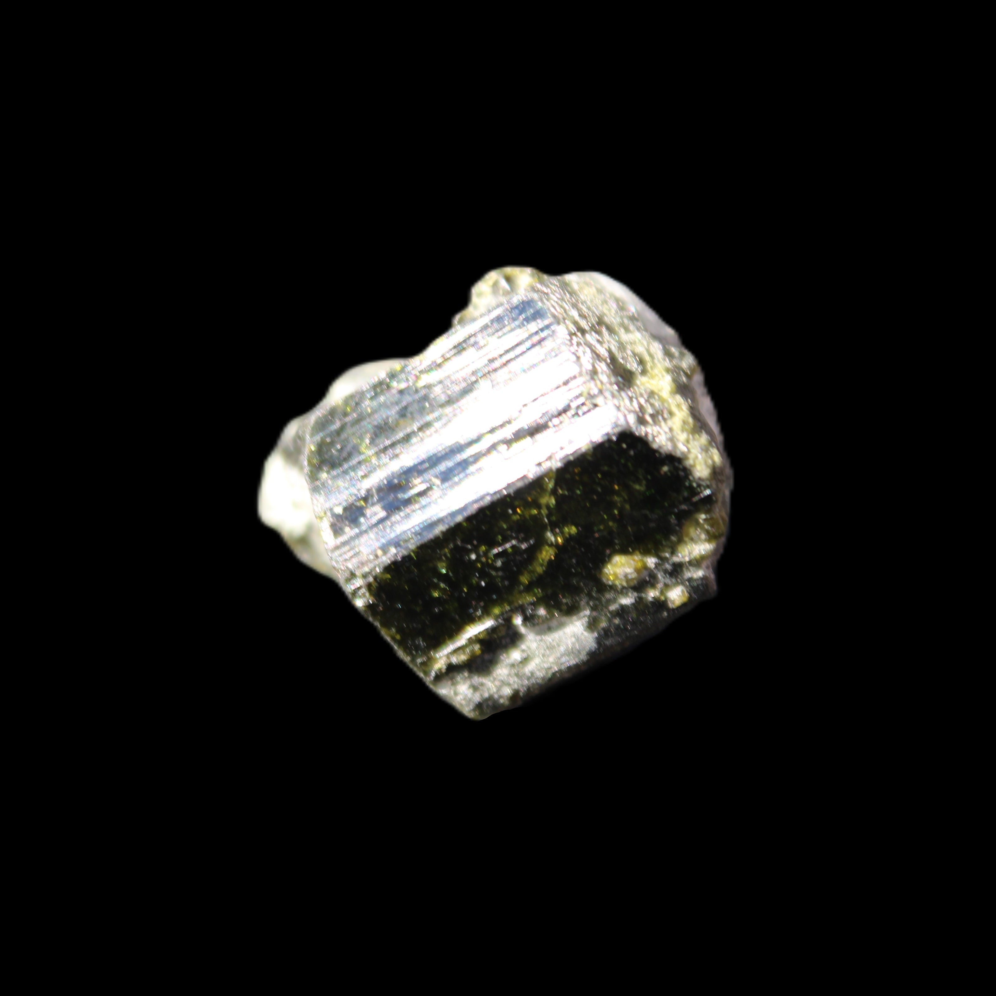 Magnetic Epidote glossy irregular hexagon crystal 20mm 9-11g in sunlight - Rocks and Things Store