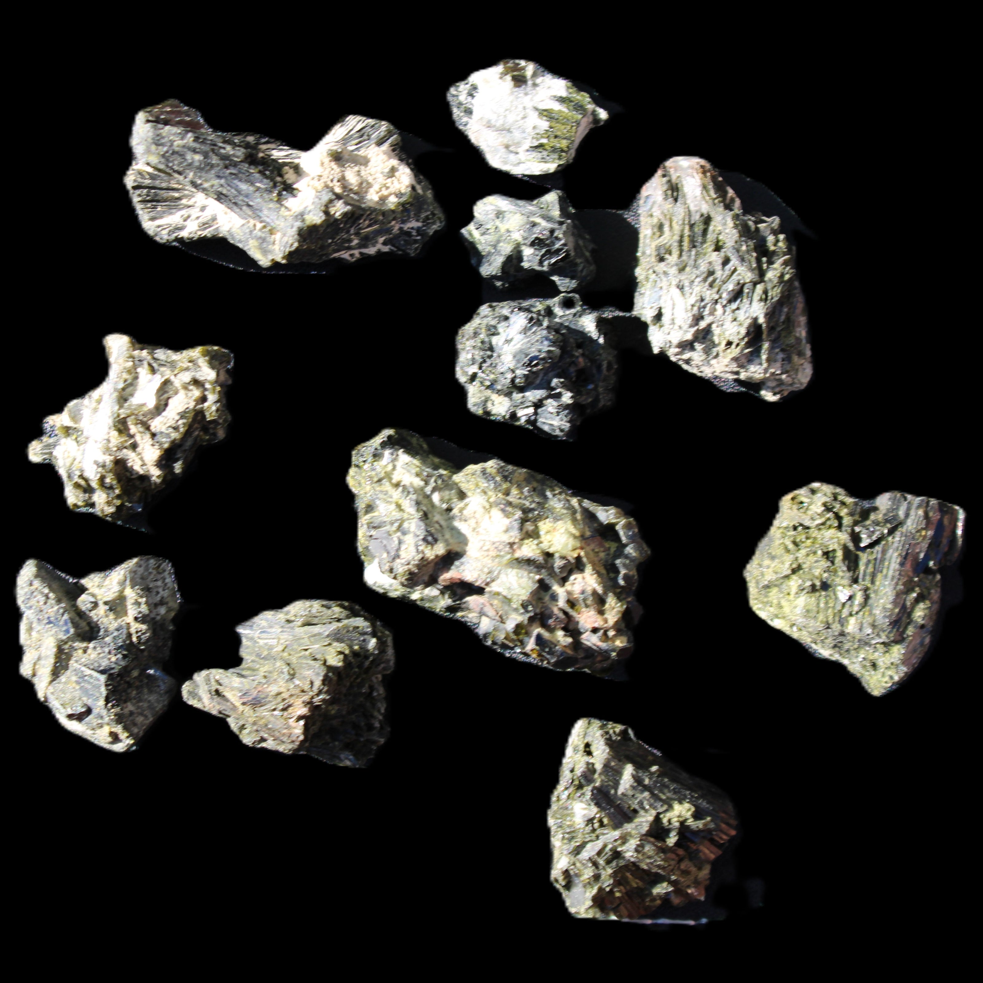Magnetic Epidote floral, hexagonal & octahedral crystal clusters 490g WHOLESALE in sunlight - Rocks and Things Store
