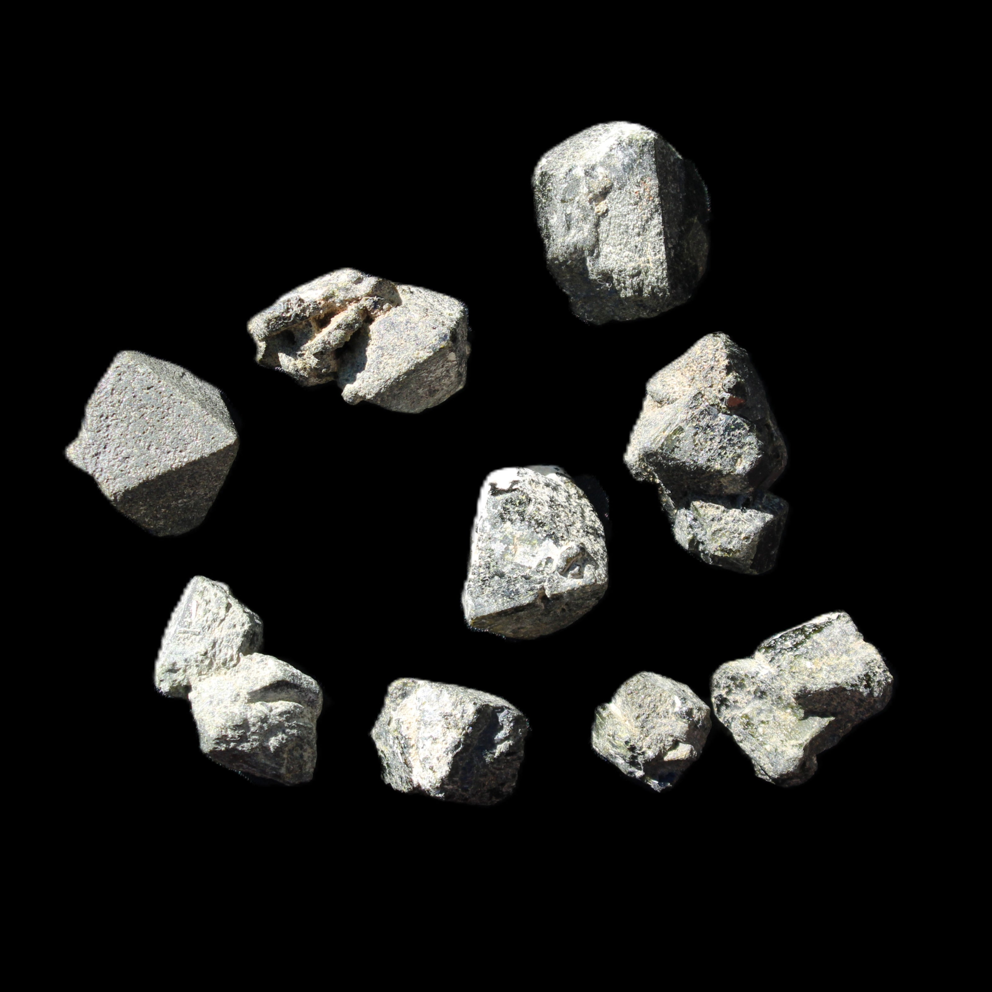 Magnetic Epidote floral, hexagonal & octahedral crystal clusters 490g WHOLESALE in sunlight - Rocks and Things Store