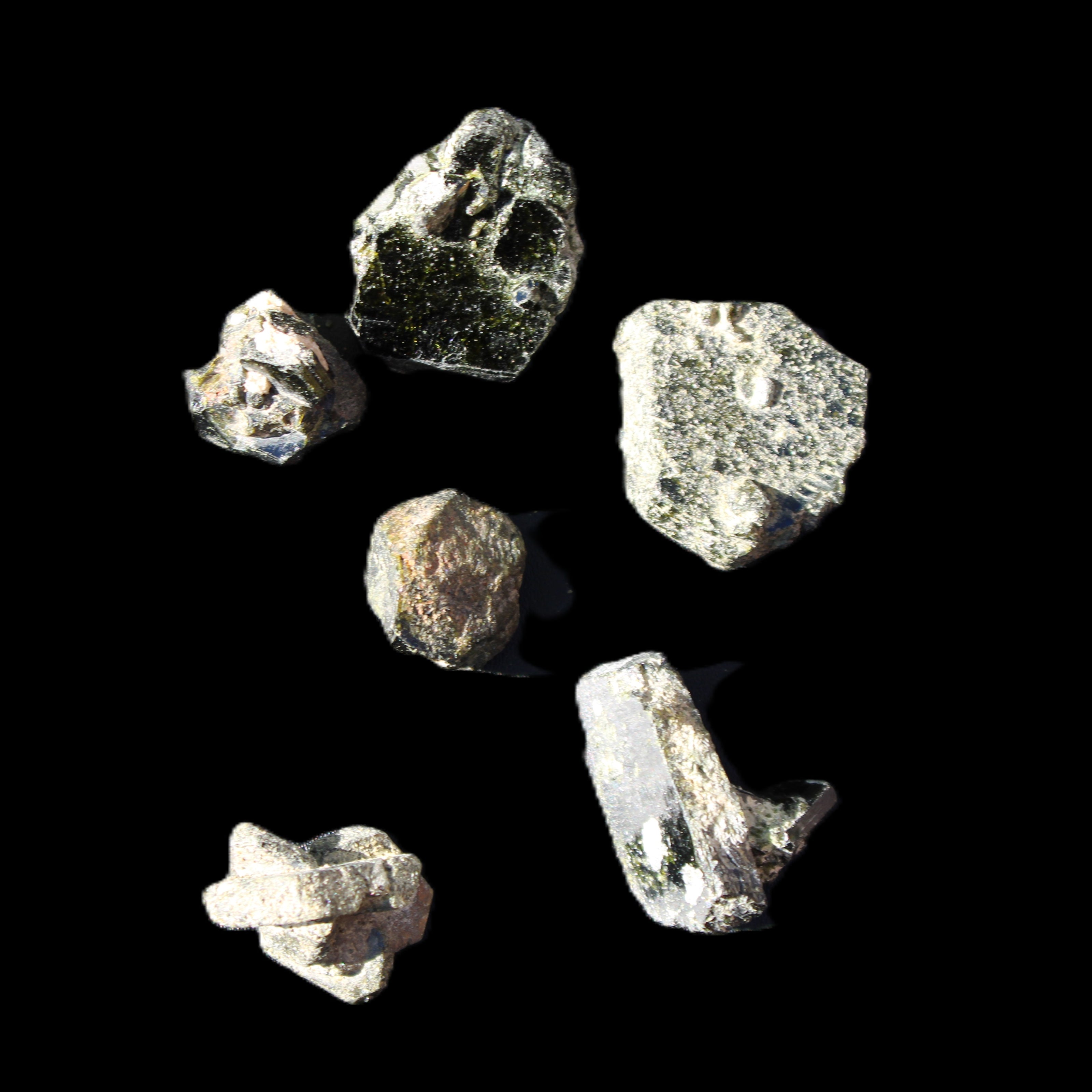 Magnetic Epidote floral, hexagonal & octahedral crystal clusters 490g WHOLESALE in sunlight - Rocks and Things Store