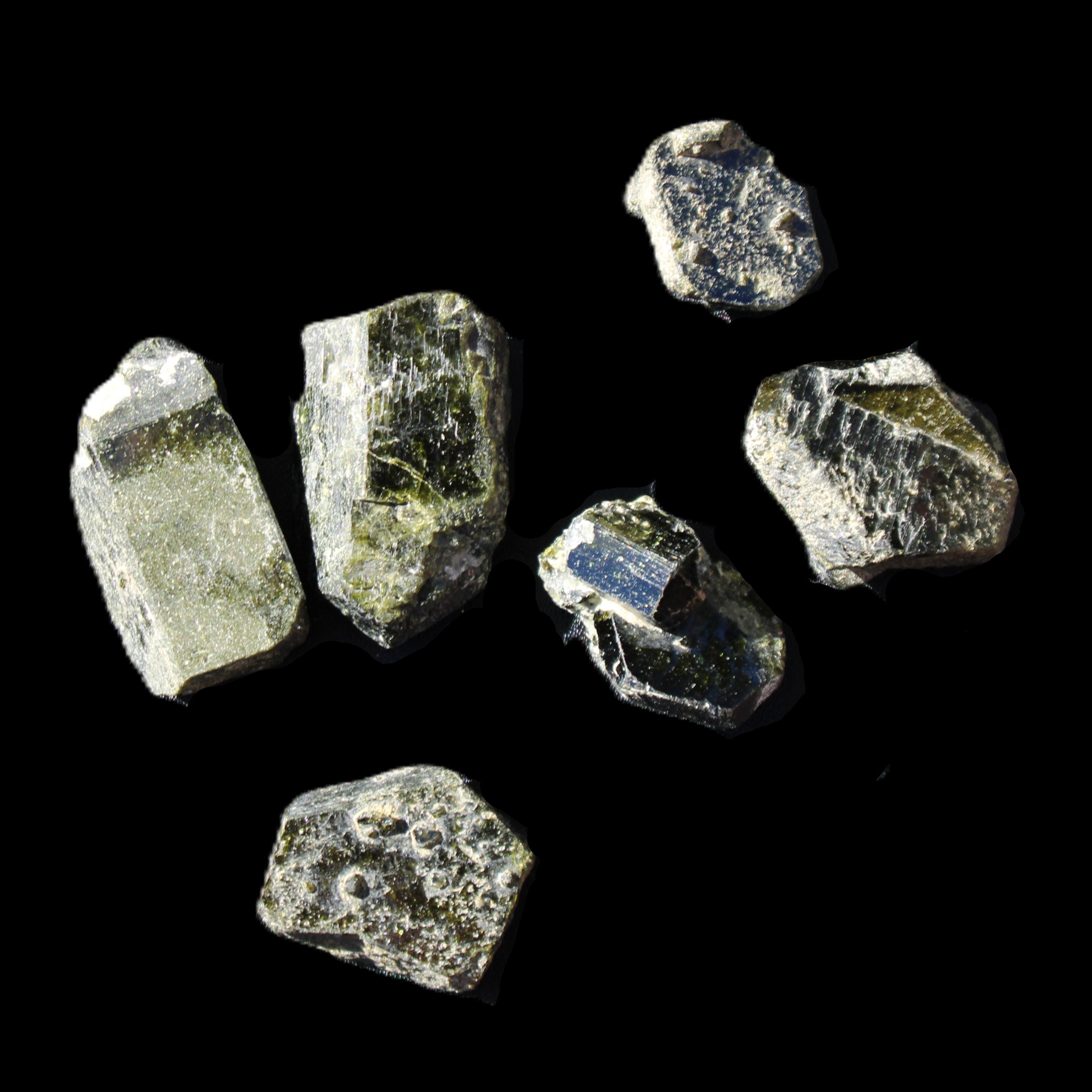 Magnetic Epidote floral, hexagonal & octahedral crystal clusters 490g WHOLESALE in sunlight - Rocks and Things Store