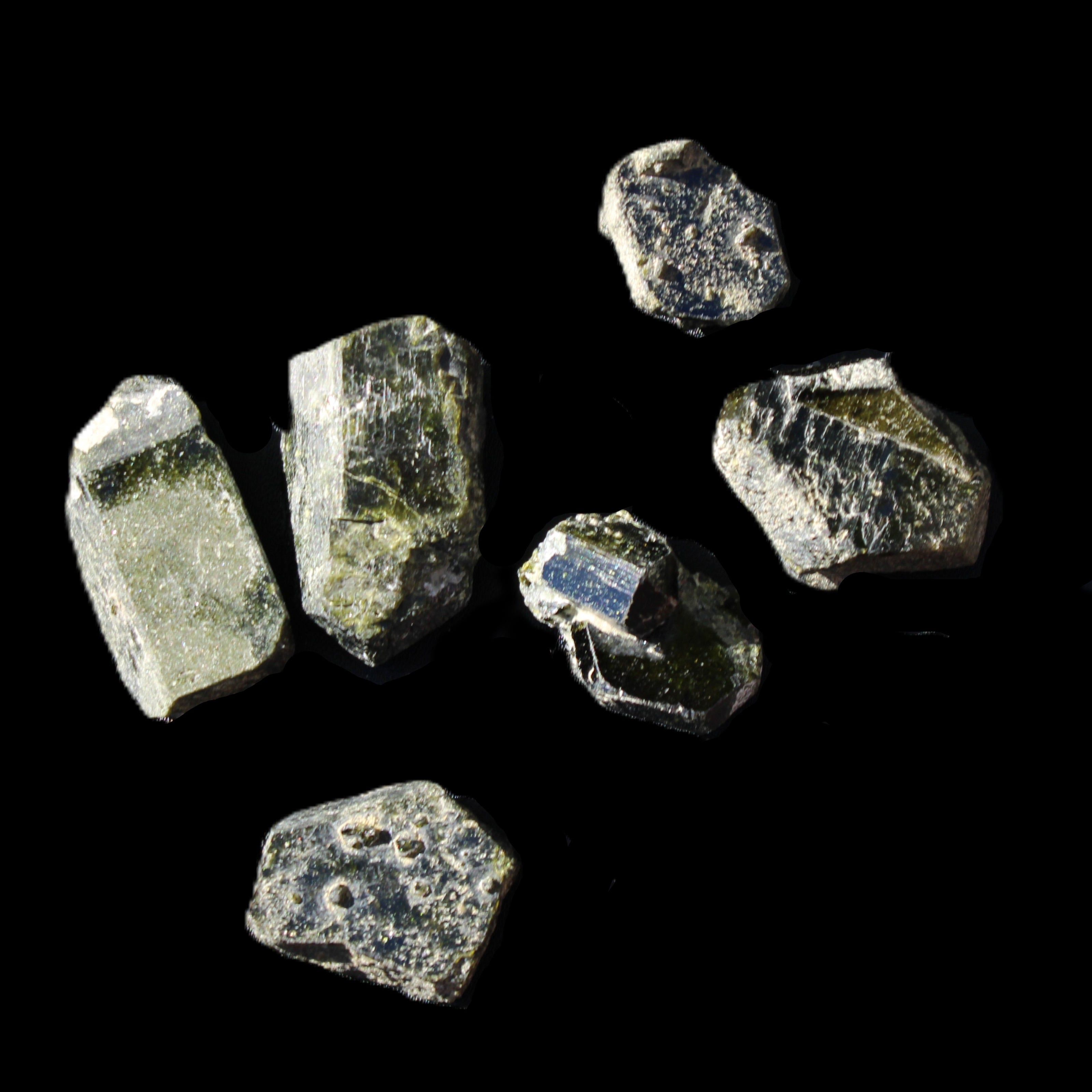 Magnetic Epidote floral, hexagonal & octahedral crystal clusters 490g WHOLESALE in sunlight - Rocks and Things Store