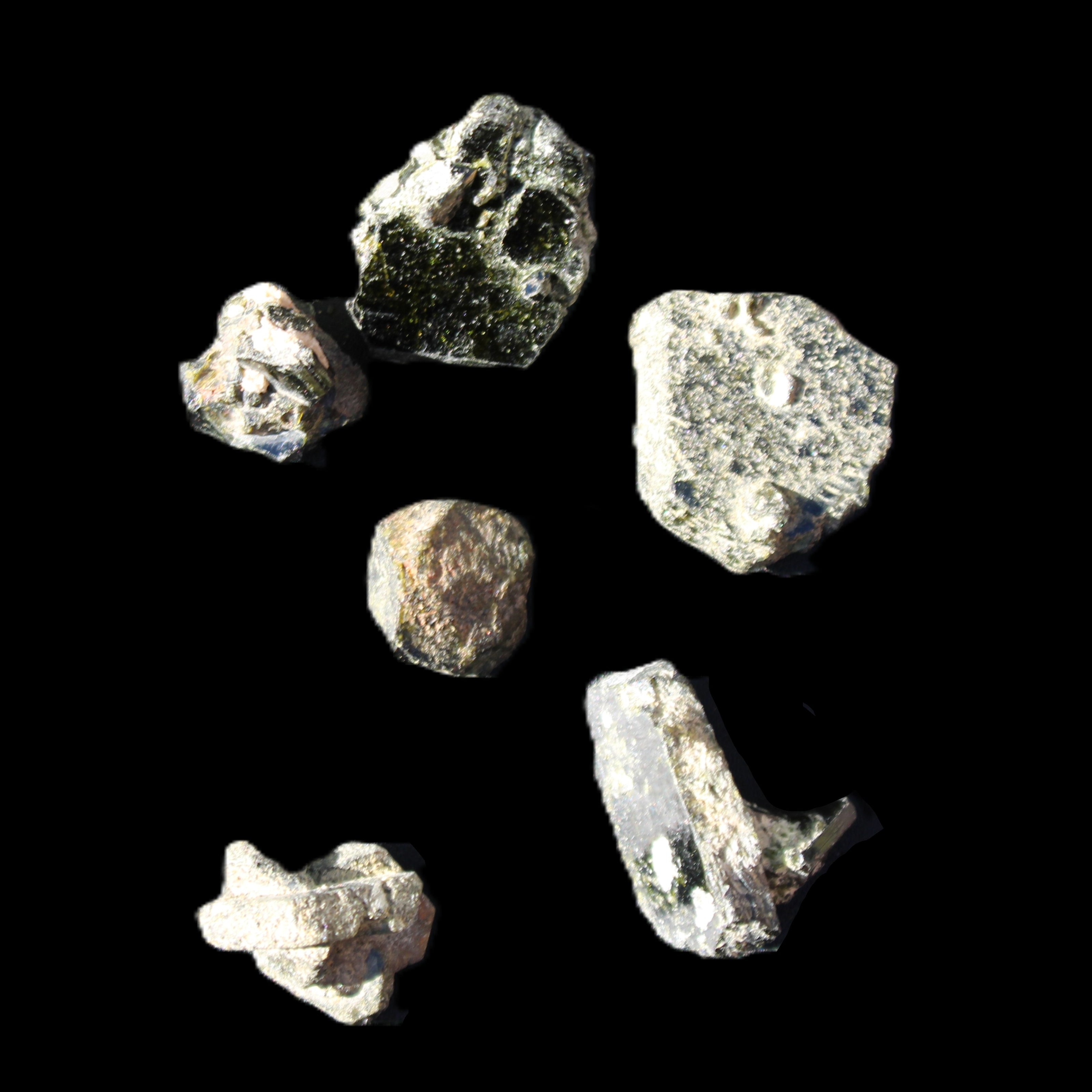 Magnetic Epidote floral, hexagonal & octahedral crystal clusters 490g WHOLESALE in sunlight - Rocks and Things Store