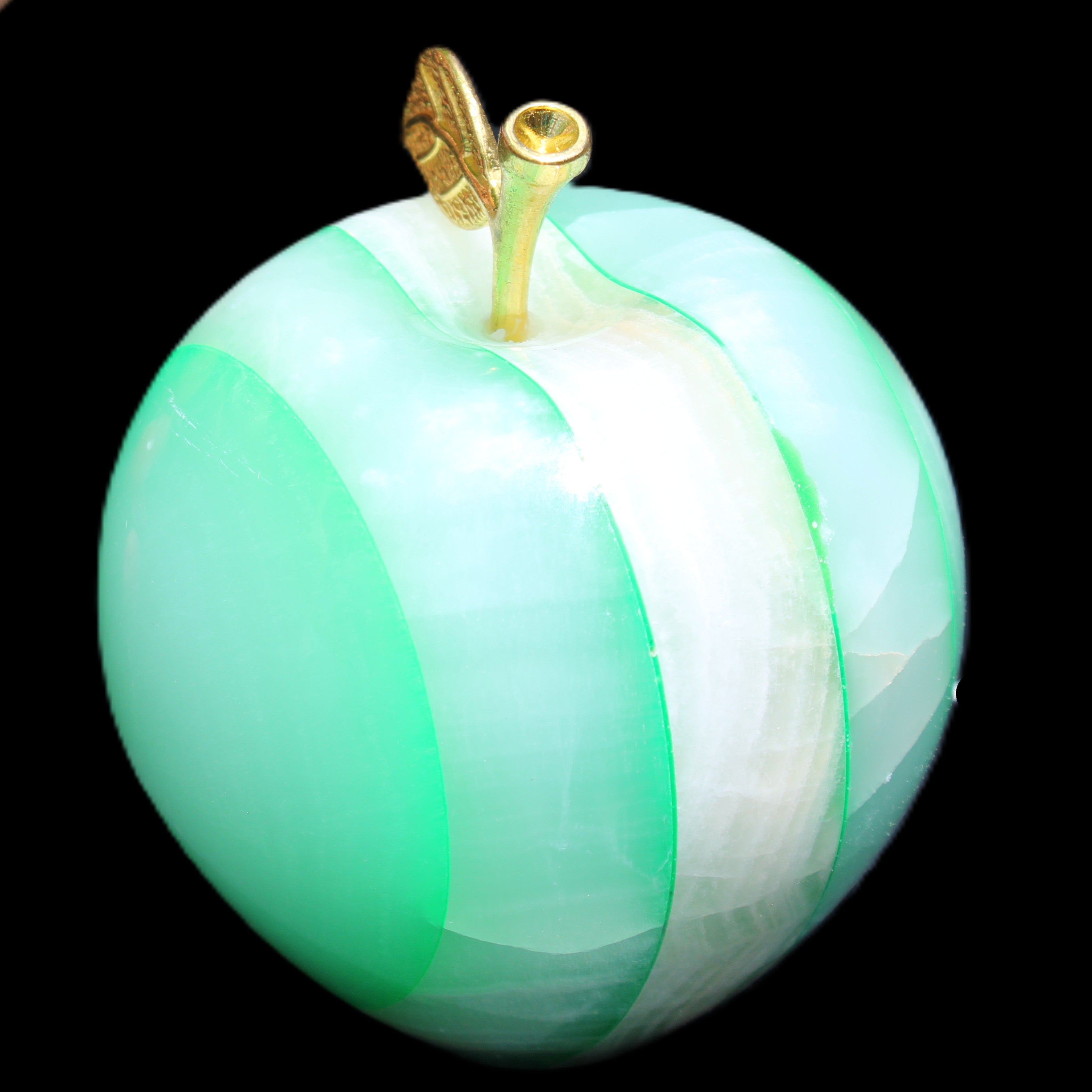 Granny Smith Afghan Jade Onyx Apple 62*72mm 386g in sunshine - Rocks and Things Store