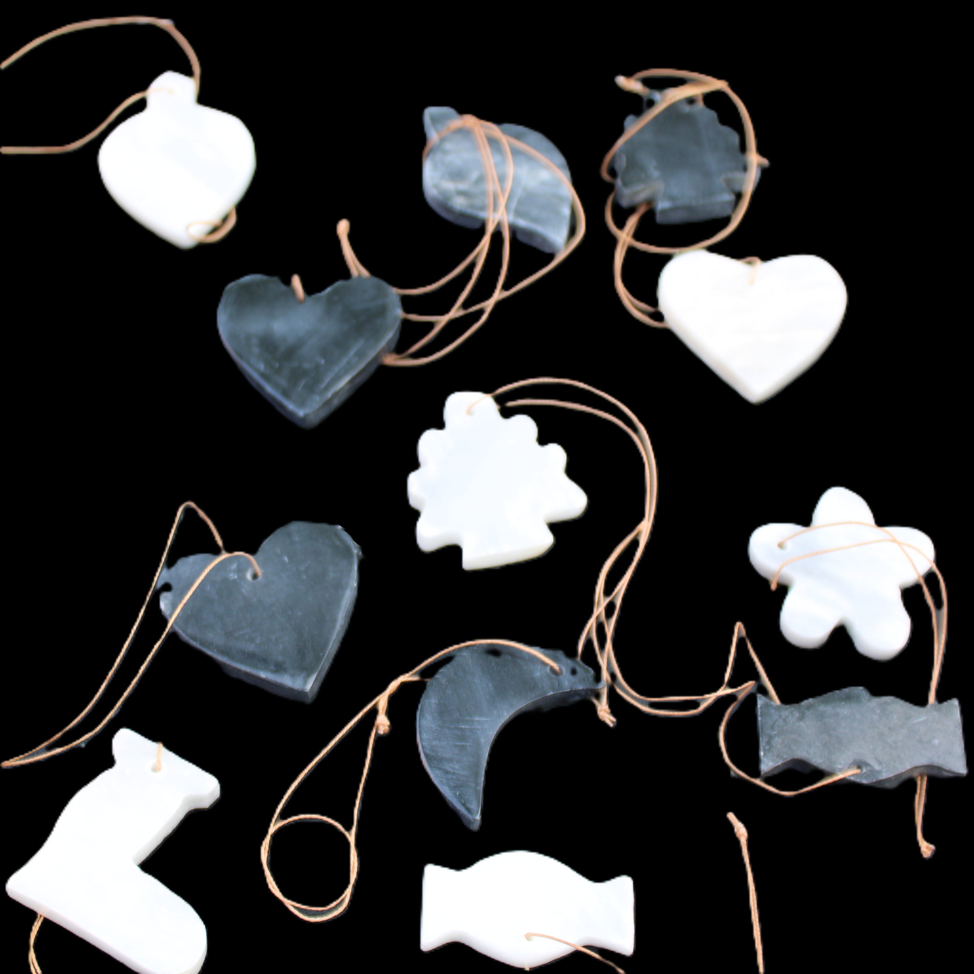 Christmas tree decoration shapes - 6 Black & 6 White Jade 34-38mm 170-190g in sunlight - Rocks and Things Store