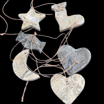 Christmas tree decoration shapes - 6 Fossil rock shapes 34-38mm 88g in sunlight - Rocks and Things Store
