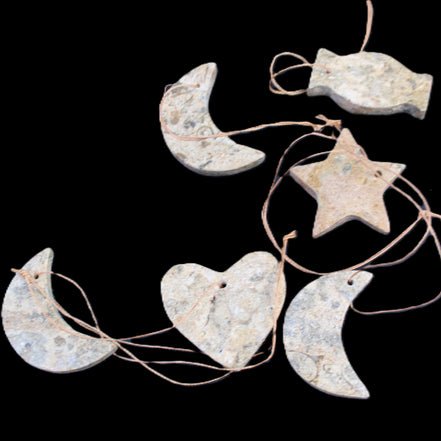 Christmas tree decoration shapes - 6 Fossil rock shapes 34-38mm 68g in sunlight - Rocks and Things Store
