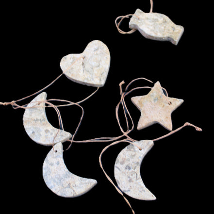 Christmas tree decoration shapes - 6 Fossil rock shapes 34-38mm 68g in sunlight - Rocks and Things Store