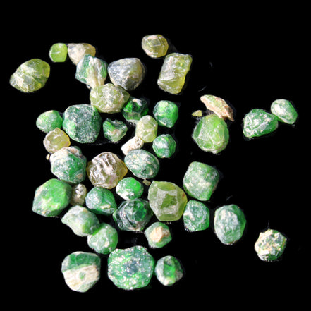 Green Garnets from Pakistan approx. 20-60 tiny crystals 10g in sunlight - Rocks and Things Store