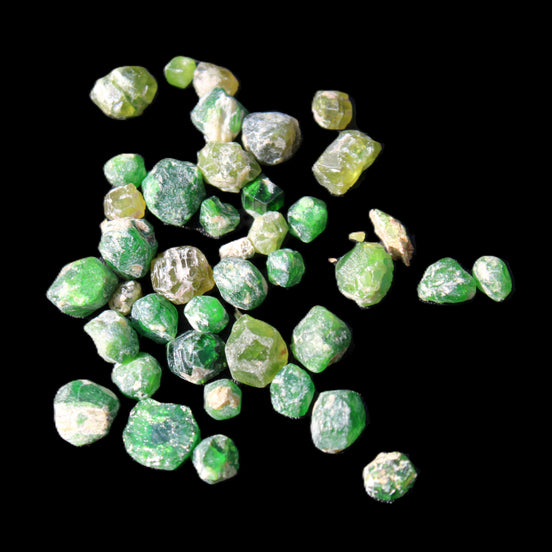 Green Garnets from Pakistan approx. 20-60 tiny crystals 10g in sunlight - Rocks and Things Store