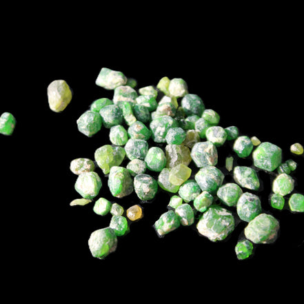 Green Garnets from Pakistan approx. 20-60 tiny crystals 10g in sunlight - Rocks and Things Store