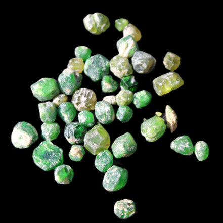 Green Garnets from Pakistan approx. 20-60 tiny crystals 10g in sunlight - Rocks and Things Store