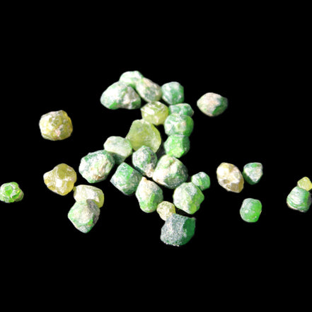 Green Garnets from Pakistan approx. 20-60 tiny crystals 10g in sunlight - Rocks and Things Store