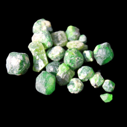Green Garnets from Pakistan approx. 20-60 tiny crystals 10g in sunlight - Rocks and Things Store