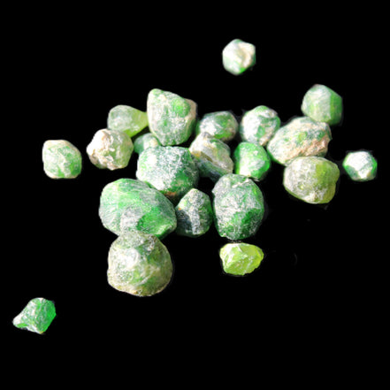 Green Garnets from Pakistan approx. 20-60 tiny crystals 10g in sunlight - Rocks and Things Store