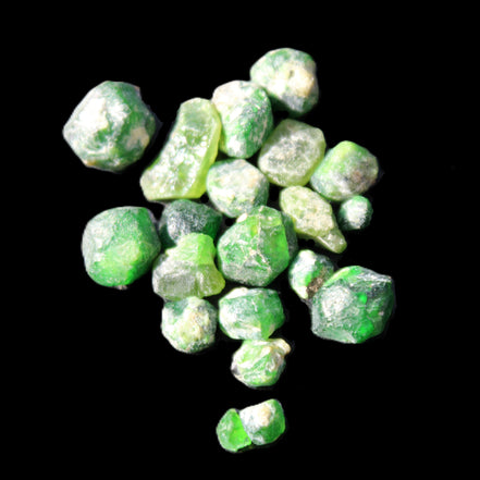Green Garnets from Pakistan approx. 20-60 tiny crystals 10g in sunlight - Rocks and Things Store