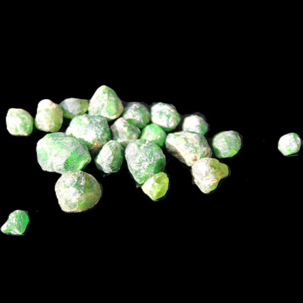 Green Garnets from Pakistan approx. 20-60 tiny crystals 10g in sunlight - Rocks and Things Store