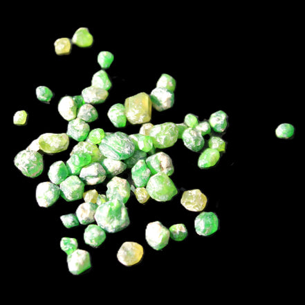 Green Garnets from Pakistan approx. 20-60 tiny crystals 10g in sunlight - Rocks and Things Store