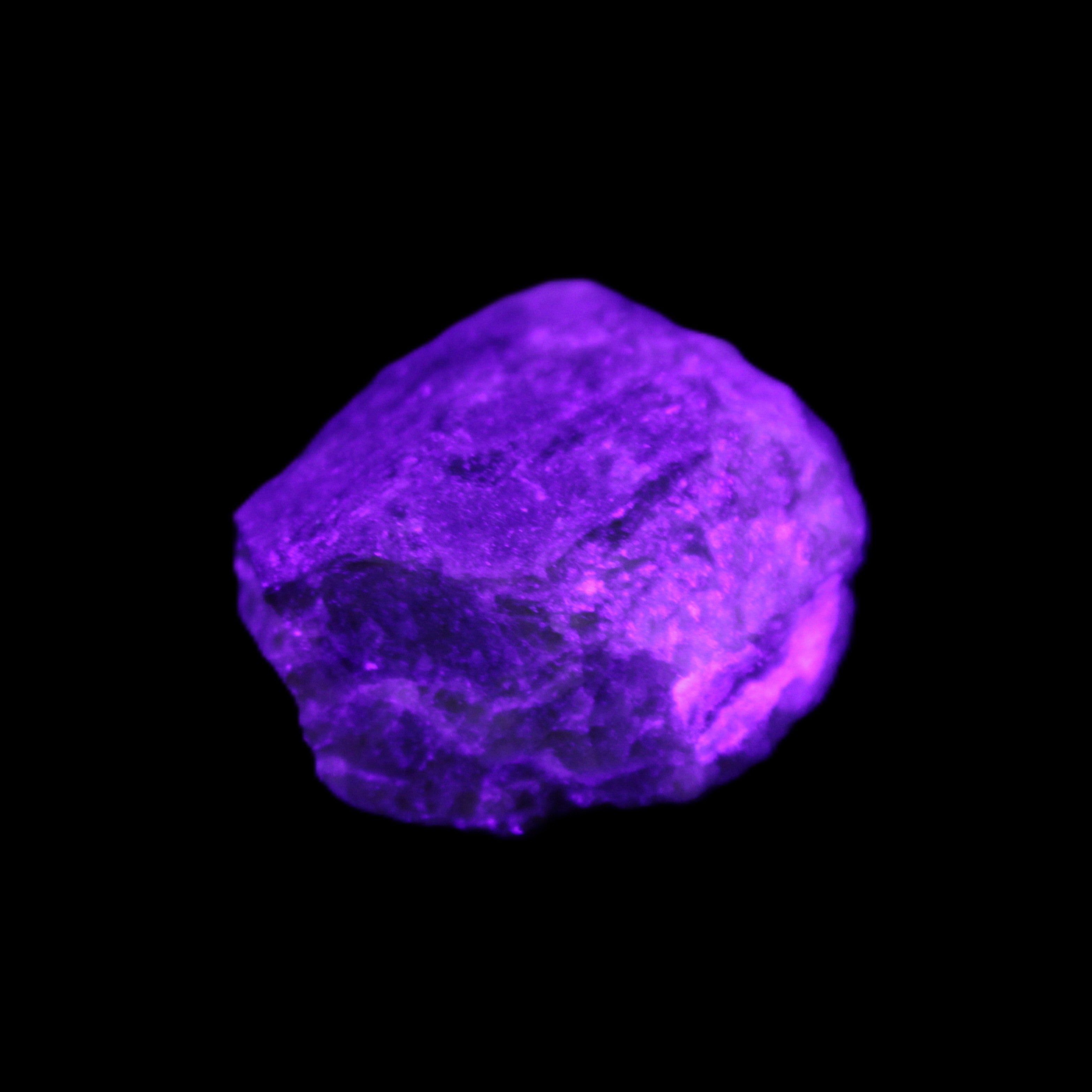 Green Garnet from Pakistan 22*20*11mm crystal 14.2g in UV light - Rocks and Things Store