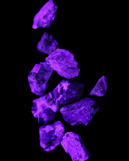 Green Garnet from Pakistan 10 tiny crystals 14.3g in UV light - Rocks and Things Store