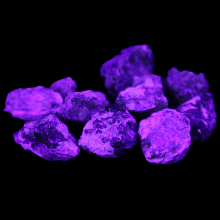 Green Garnet from Pakistan 10 tiny crystals 14.3g in UV light - Rocks and Things Store