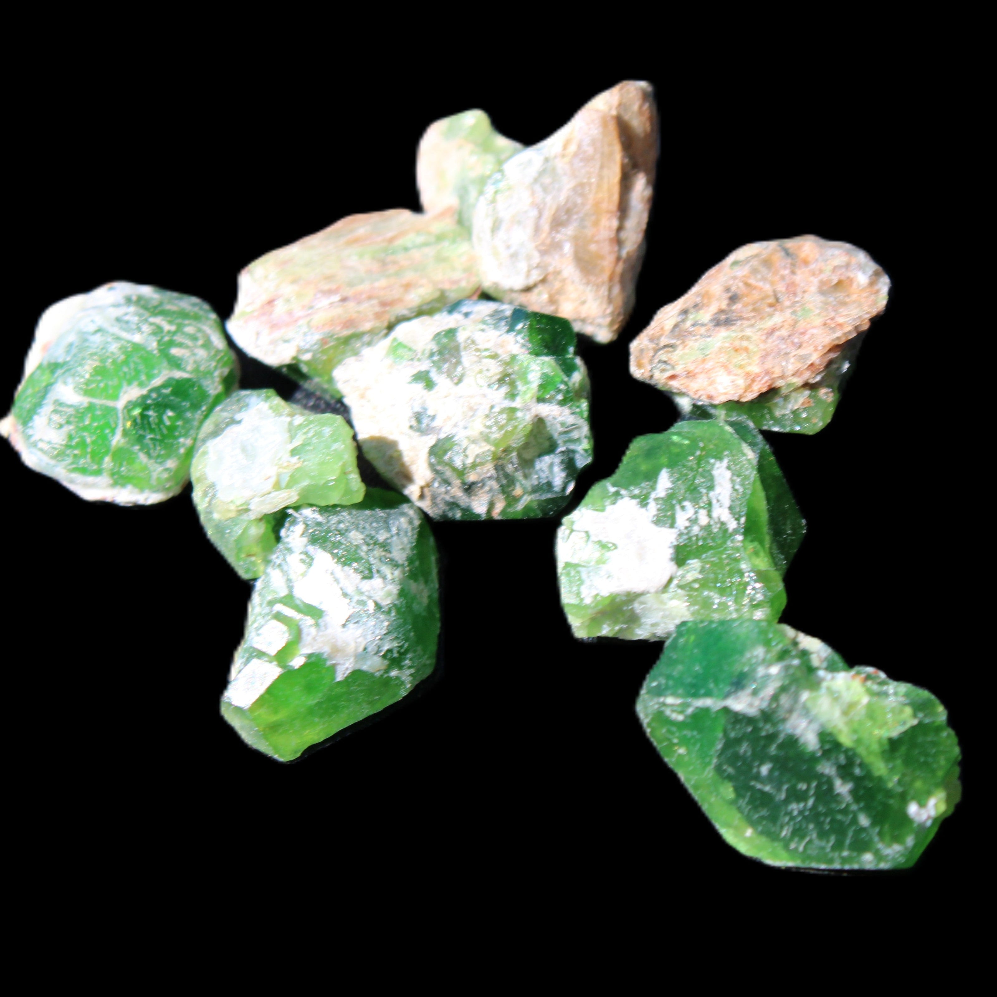 Green Garnet from Pakistan 10 tiny crystals 14.3g in sunlight - Rocks and Things Store