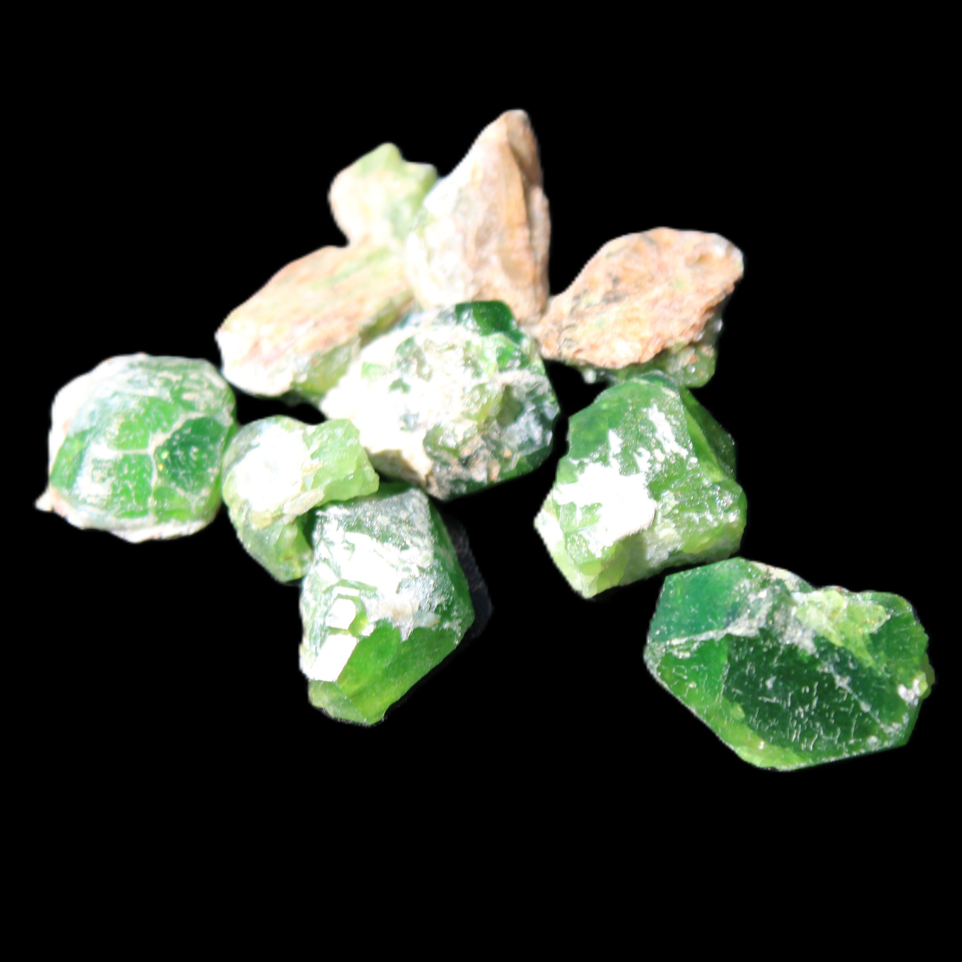 Green Garnet from Pakistan 10 tiny crystals 14.3g in sunlight - Rocks and Things Store