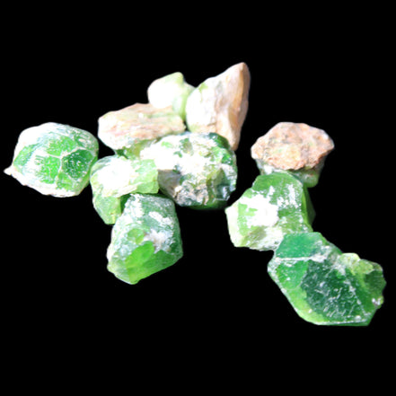 Green Garnet from Pakistan 10 tiny crystals 14.3g in sunlight - Rocks and Things Store