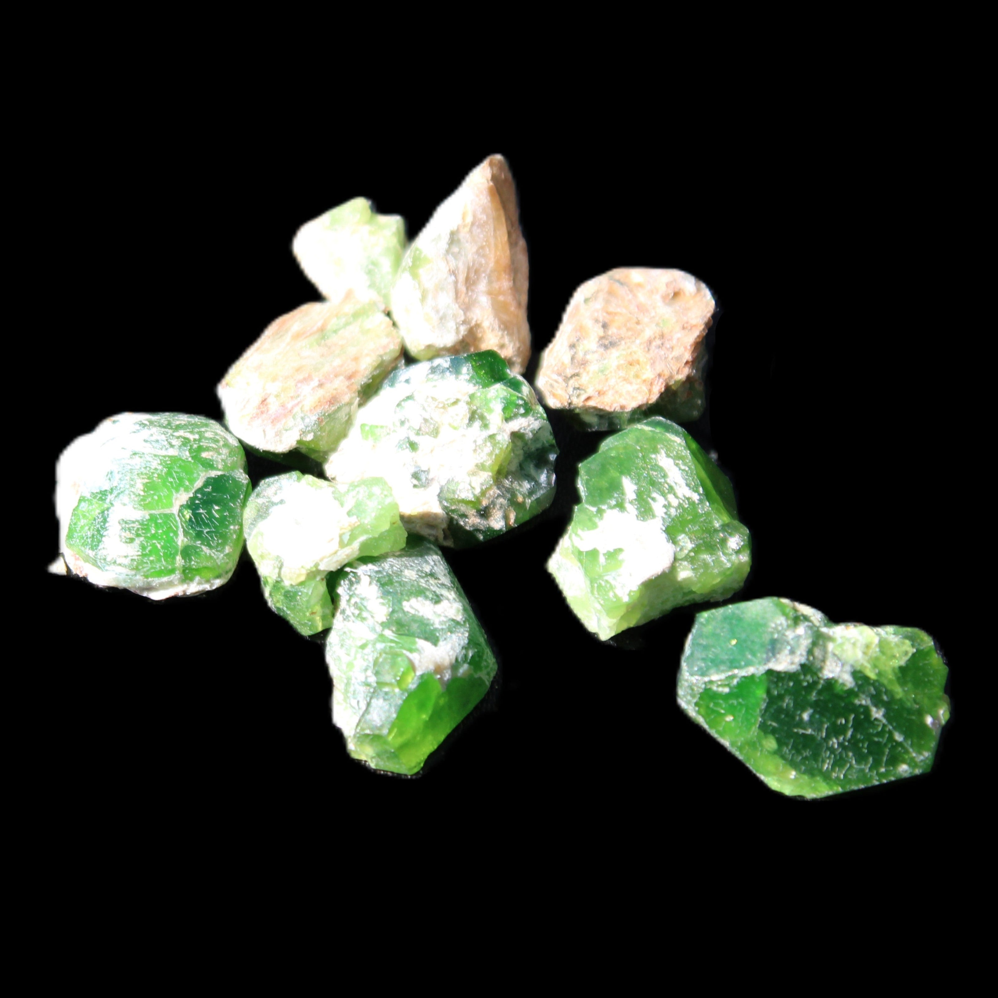 Green Garnet from Pakistan 10 tiny crystals 14.3g in sunlight - Rocks and Things Store