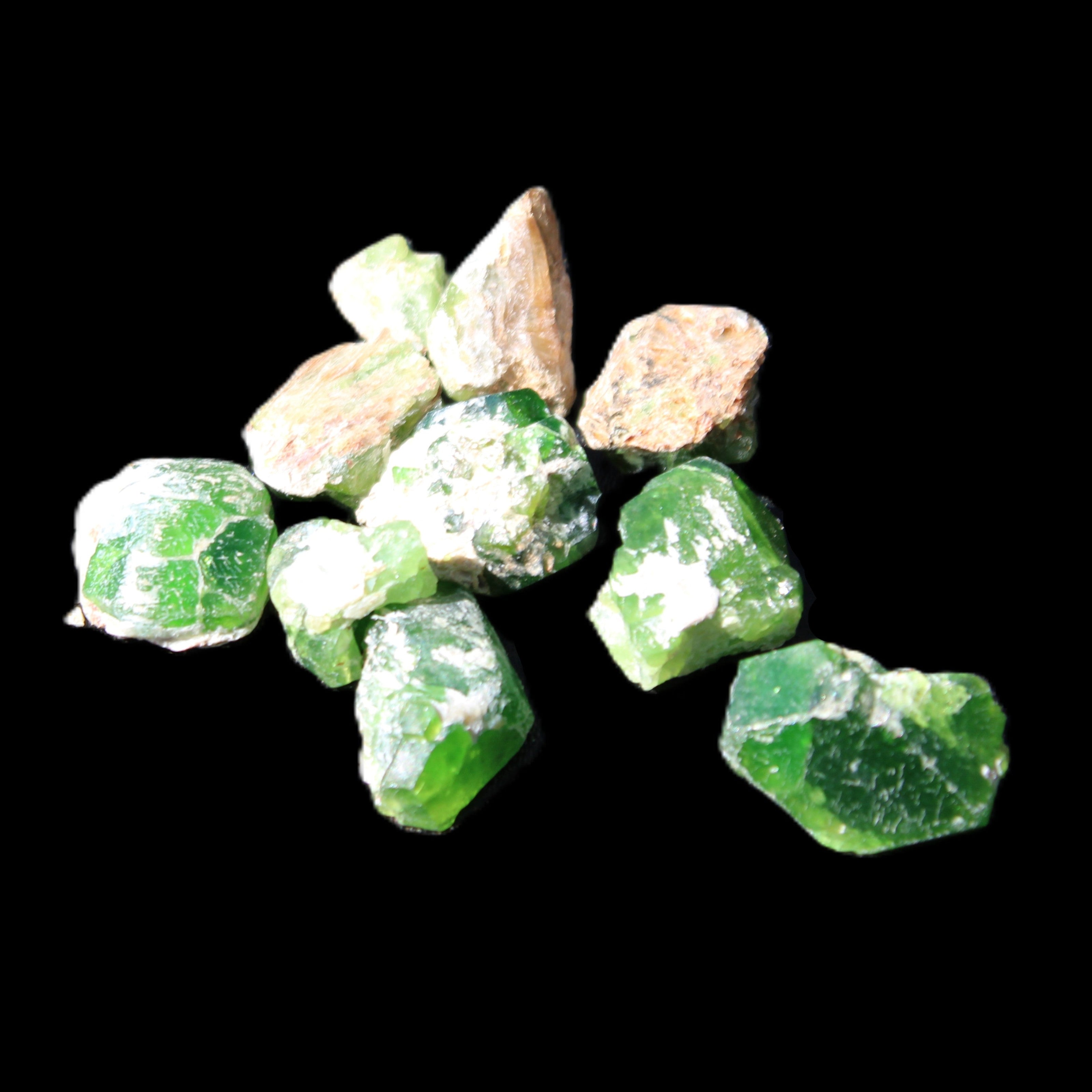 Green Garnet from Pakistan 10 tiny crystals 14.3g in sunlight - Rocks and Things Store