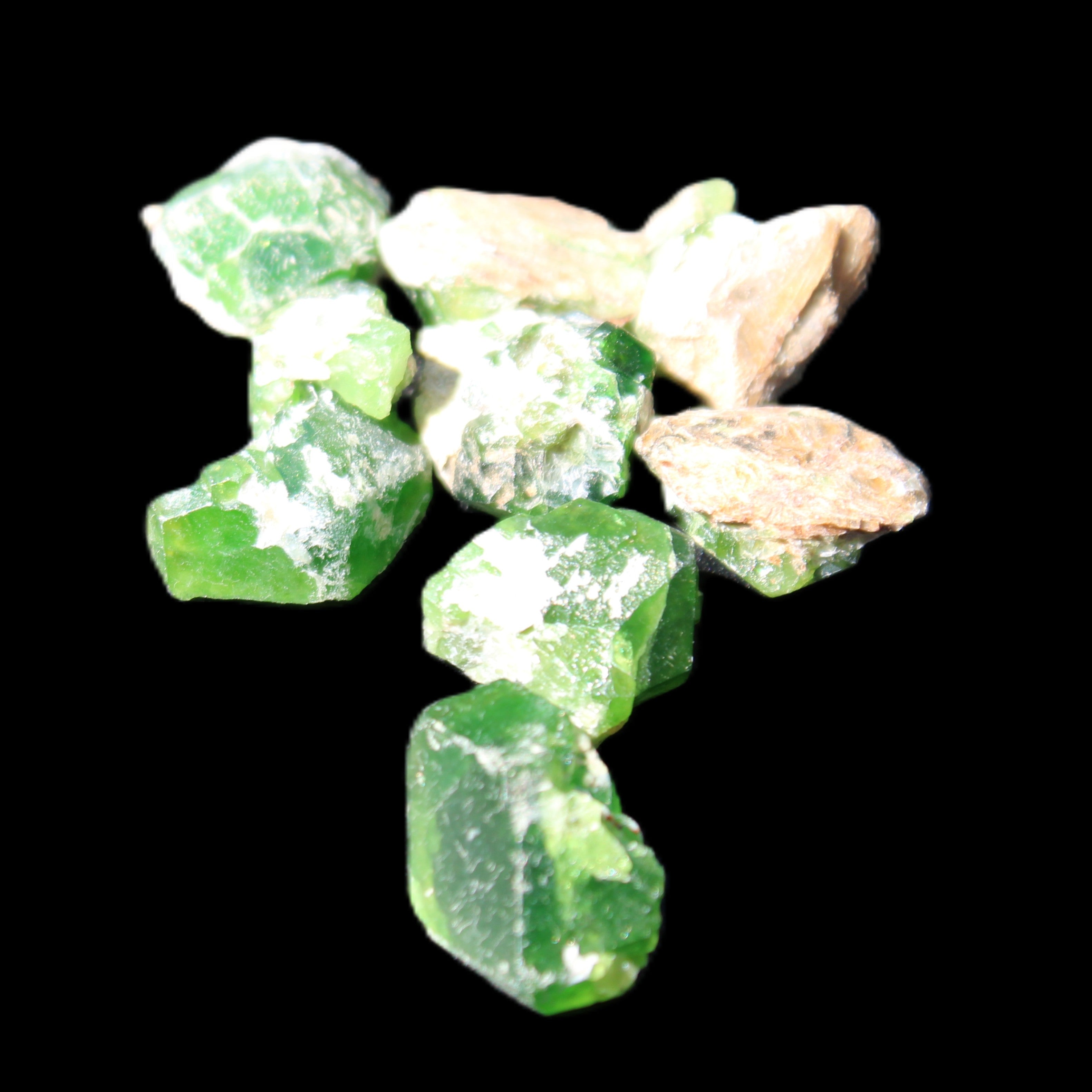 Green Garnet from Pakistan 10 tiny crystals 14.3g in sunlight - Rocks and Things Store
