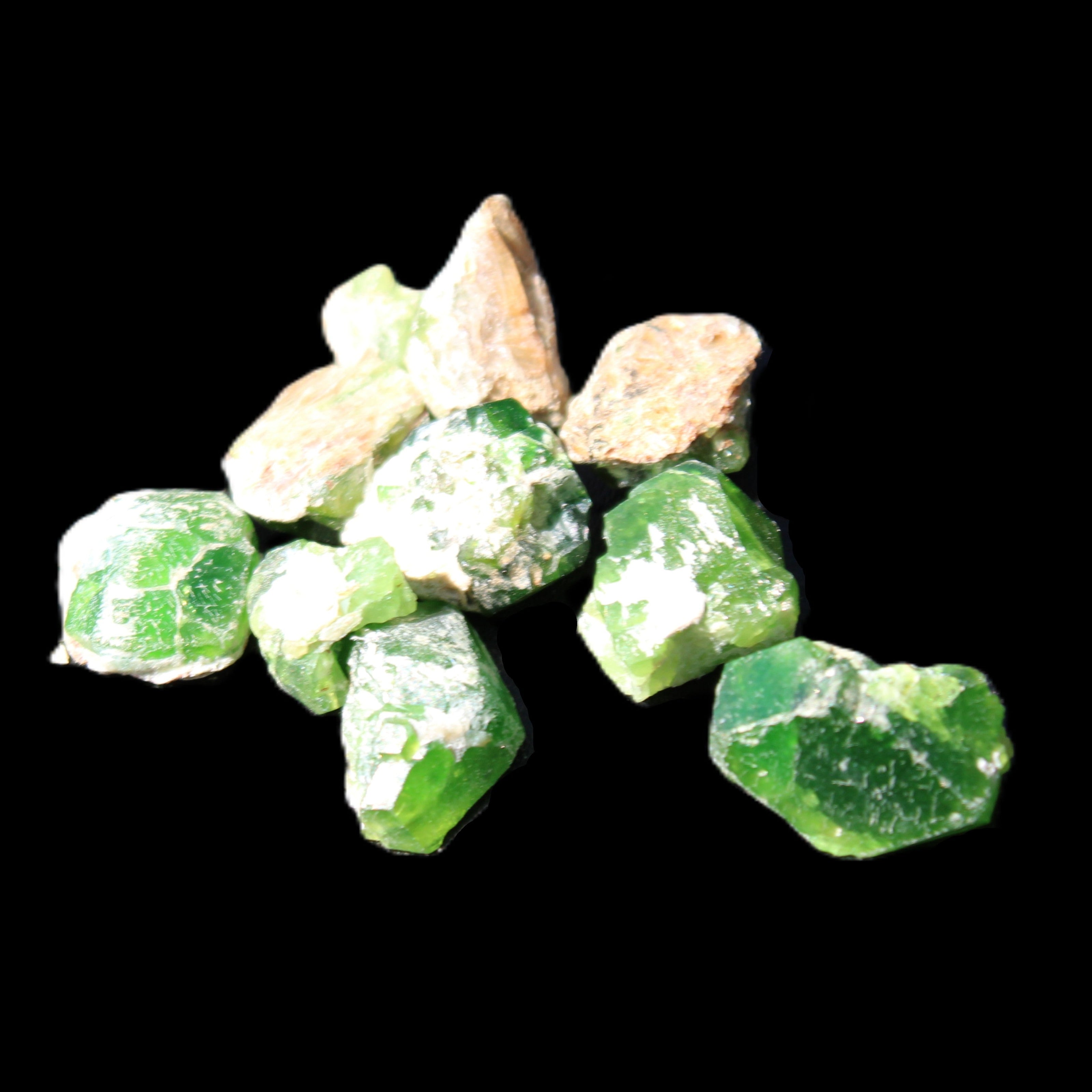 Green Garnet from Pakistan 10 tiny crystals 14.3g in sunlight - Rocks and Things Store
